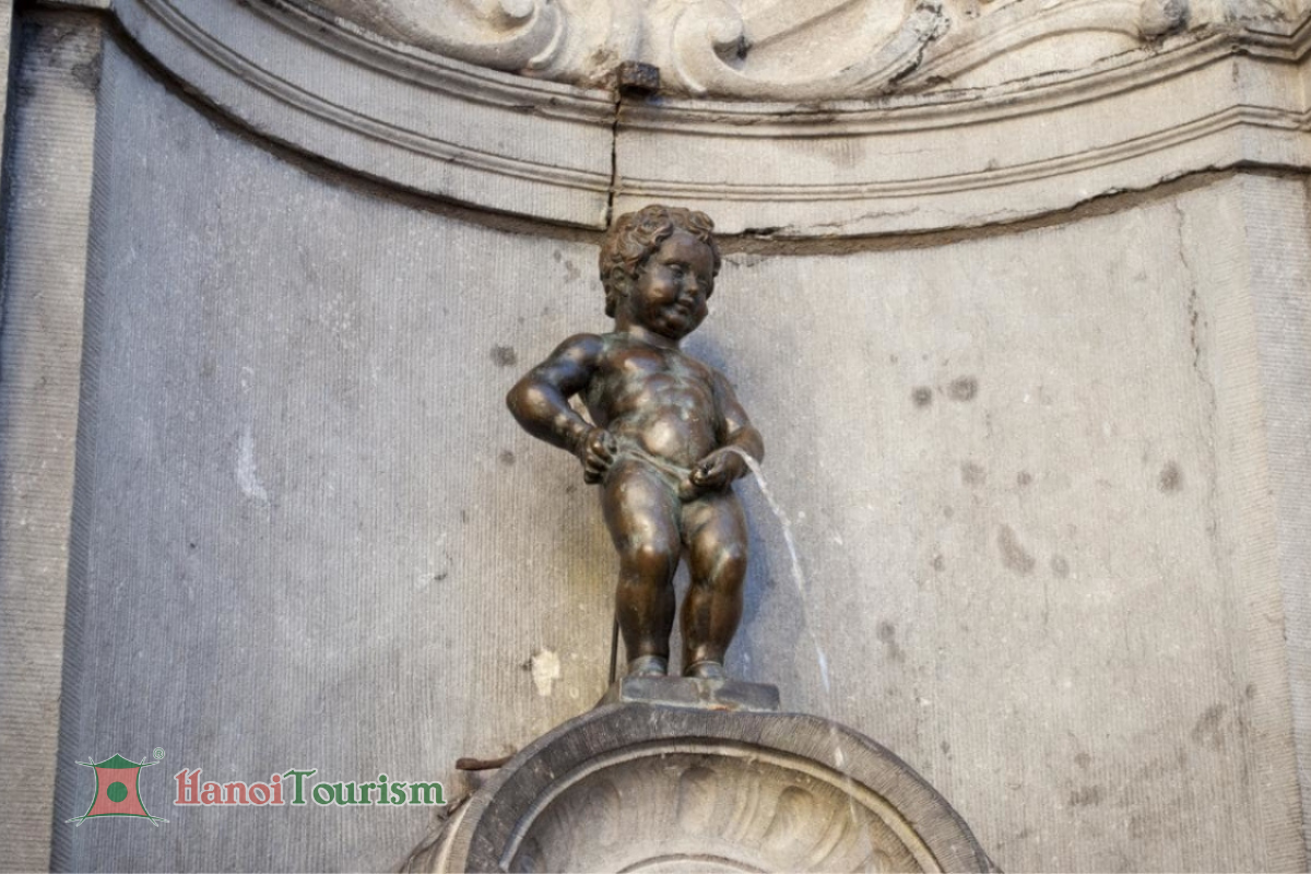 Bức tượng Cậu bé đứng tè (Manneken Pis) - Brussels - Bỉ