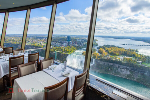 Nhà hàng trên Skylon Tower (Niagara Falls, Canada)