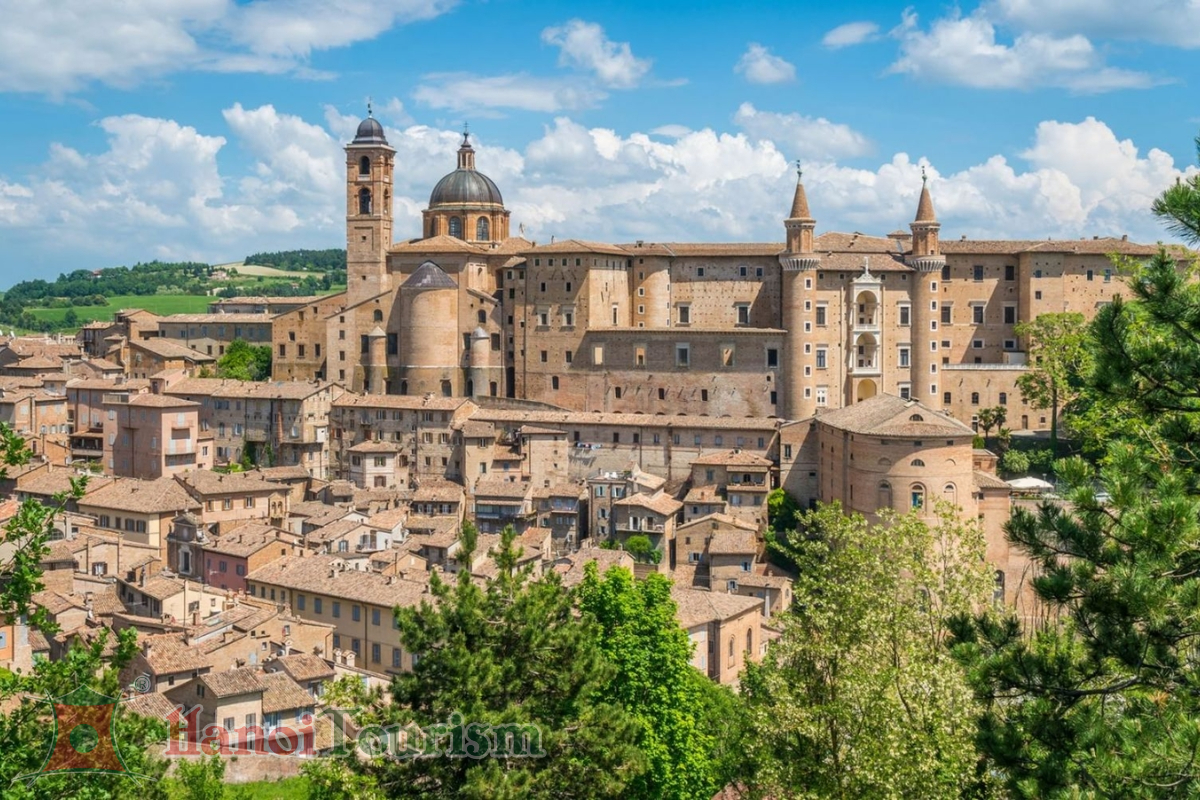 Lâu đài cổ (kiến trúc đặc trưng vùng Piemonte) – Piedmont - Ý